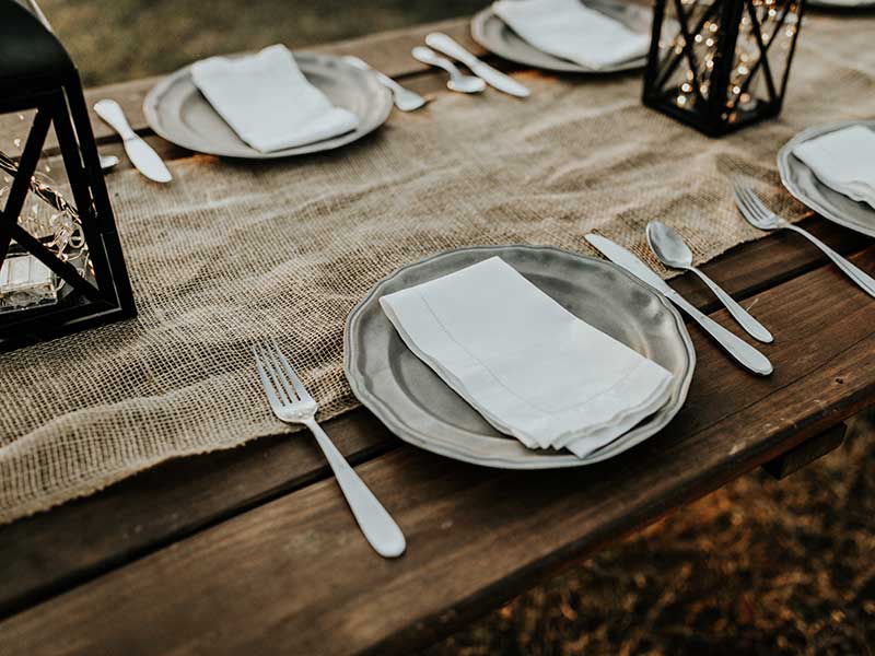Throwing a Thanksgiving for Which Your Guests (And YOU) Will Be Thankful